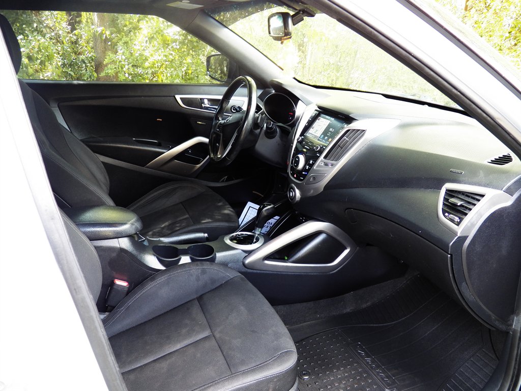2017 Hyundai Veloster Value Edition photo