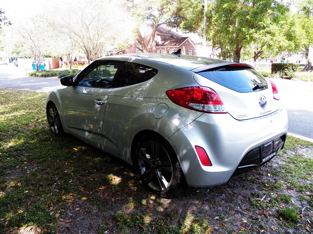 2017 Hyundai Veloster Value Edition photo