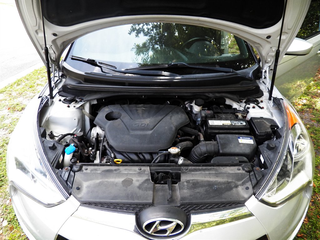2017 Hyundai Veloster Value Edition photo