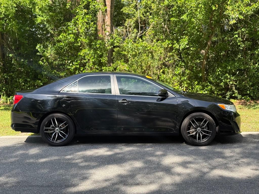 2014 Toyota Camry - $9,900