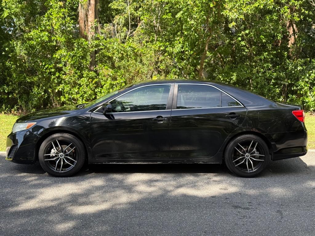 2014 Toyota Camry - $9,900