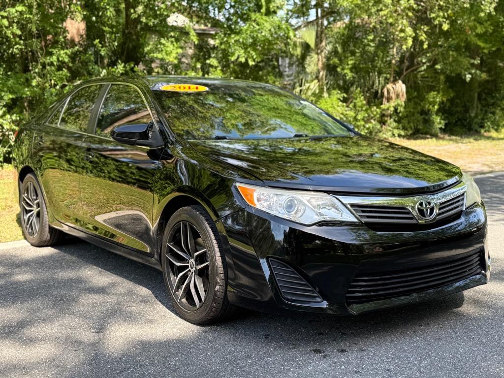 2014 Toyota Camry - $9,900