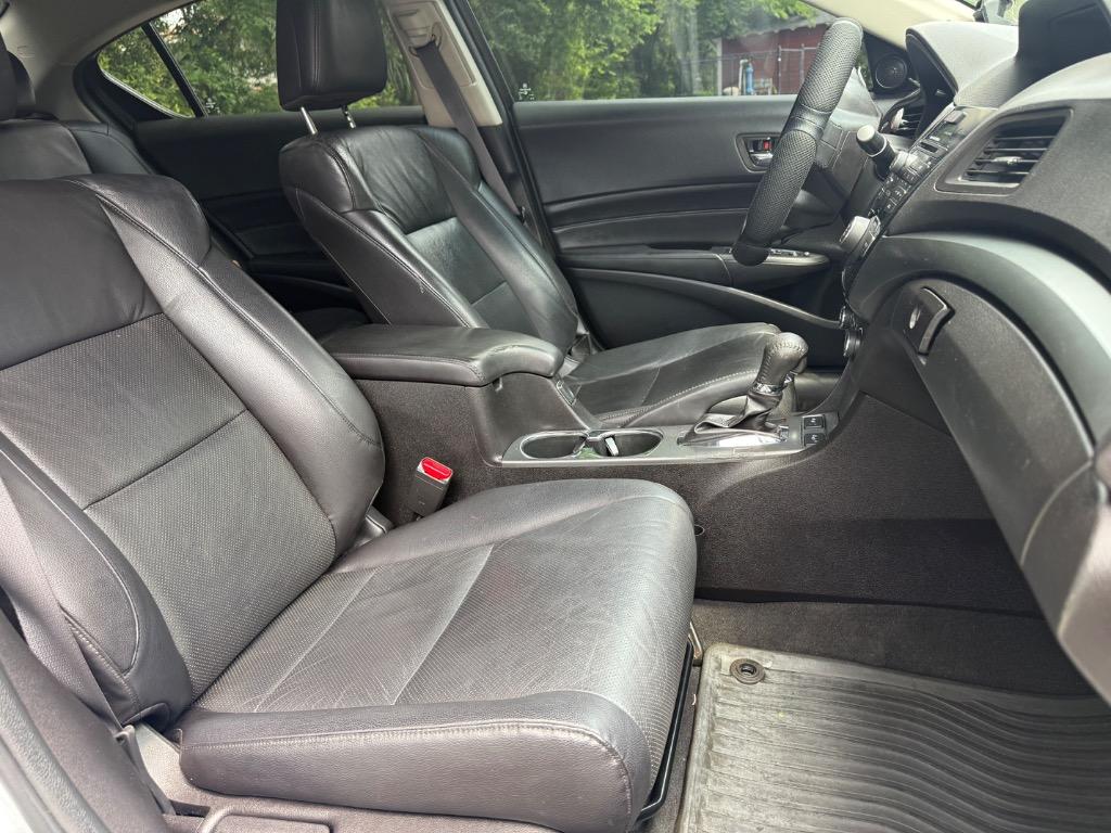 2013 Acura ILX - $10,900
