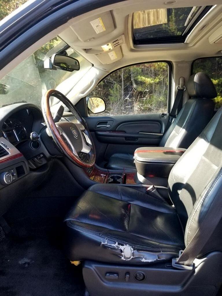 2007 Cadillac Escalade - $12,595