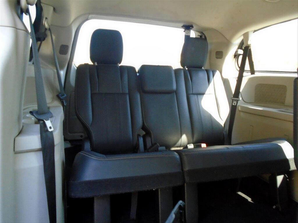 2013 Chrysler Town & Country - $10,995