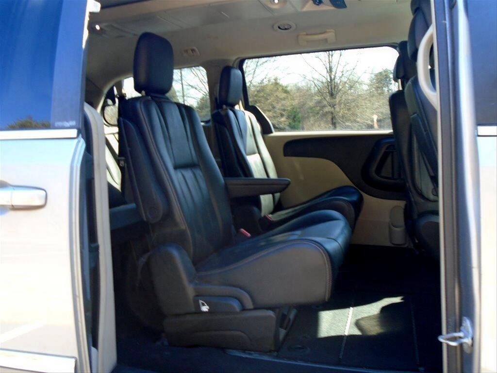 2013 Chrysler Town & Country - $10,995