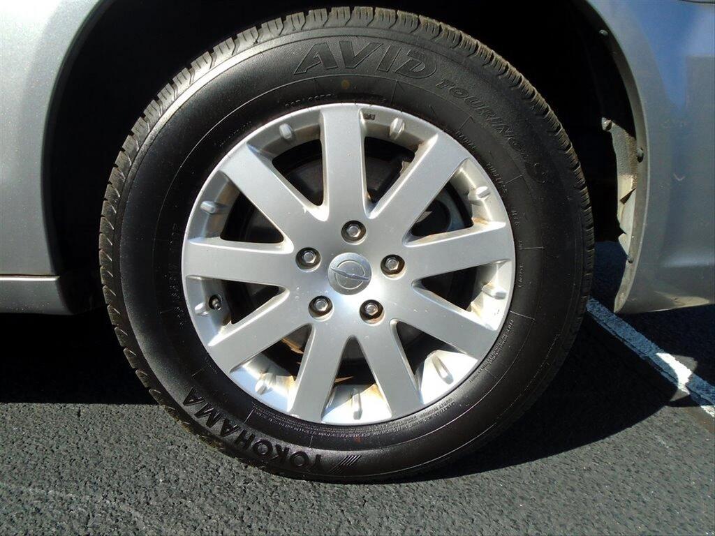 2013 Chrysler Town & Country - $10,995