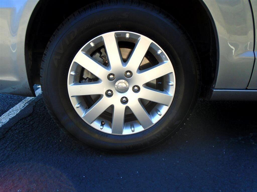 2013 Chrysler Town & Country - $10,995