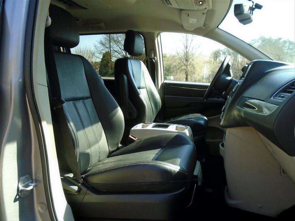 2013 Chrysler Town & Country - $10,995