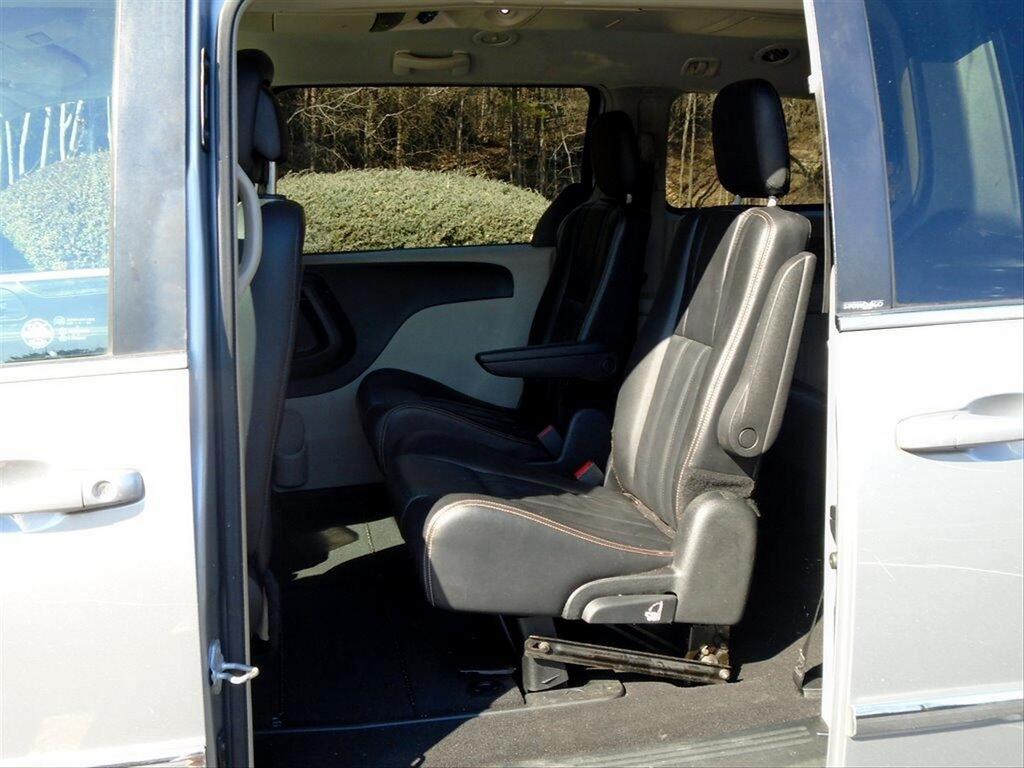 2013 Chrysler Town & Country - $10,995