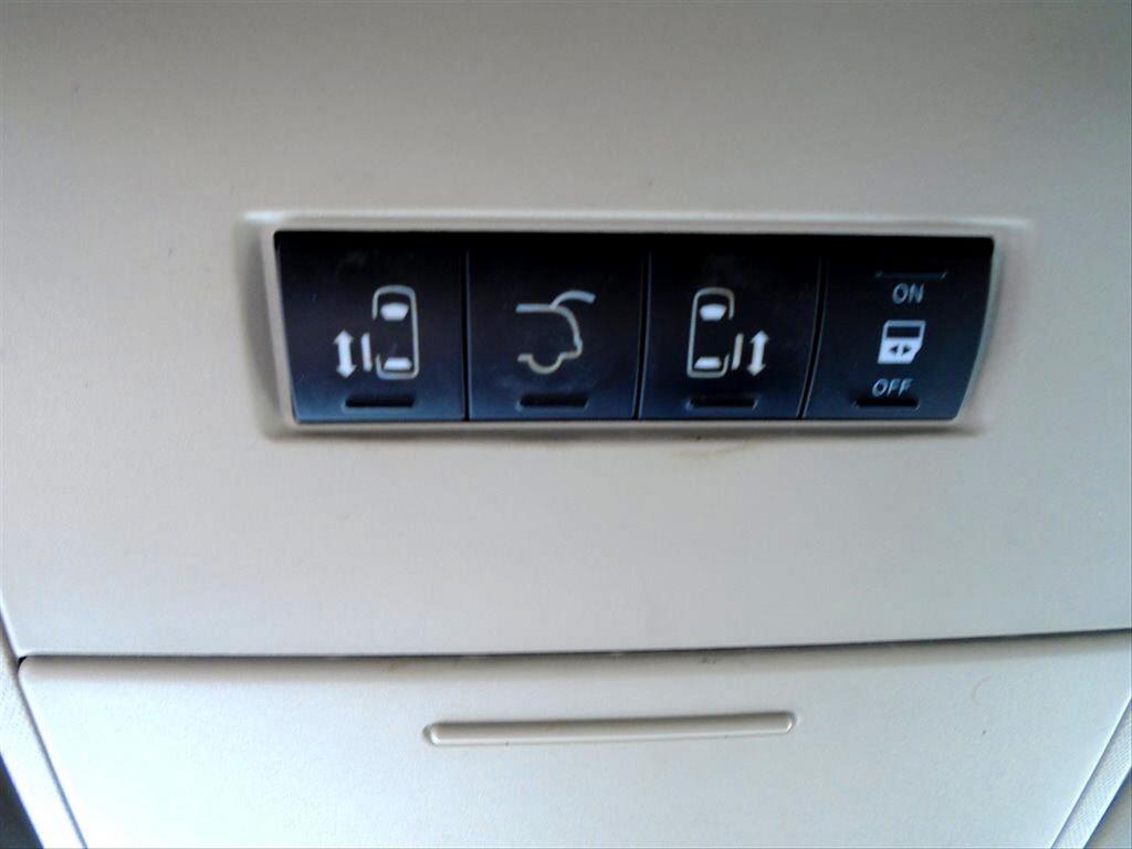 2013 Chrysler Town & Country - $10,995