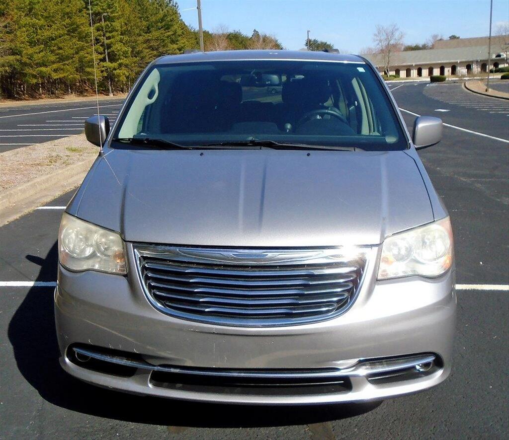 2013 Chrysler Town & Country - $10,995
