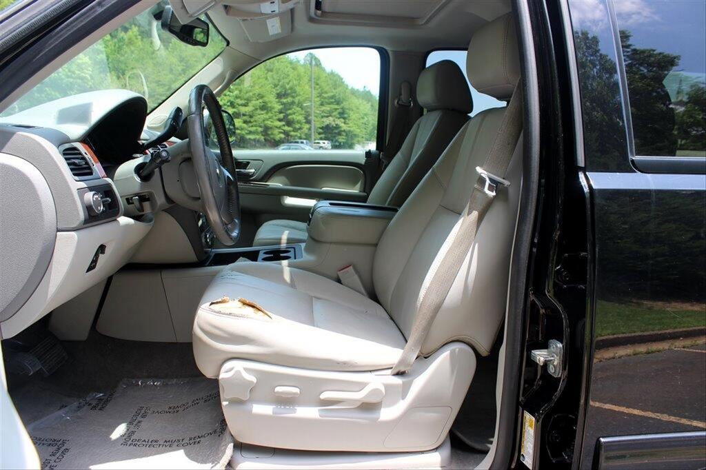 2014 Chevrolet Suburban LT 1500 photo
