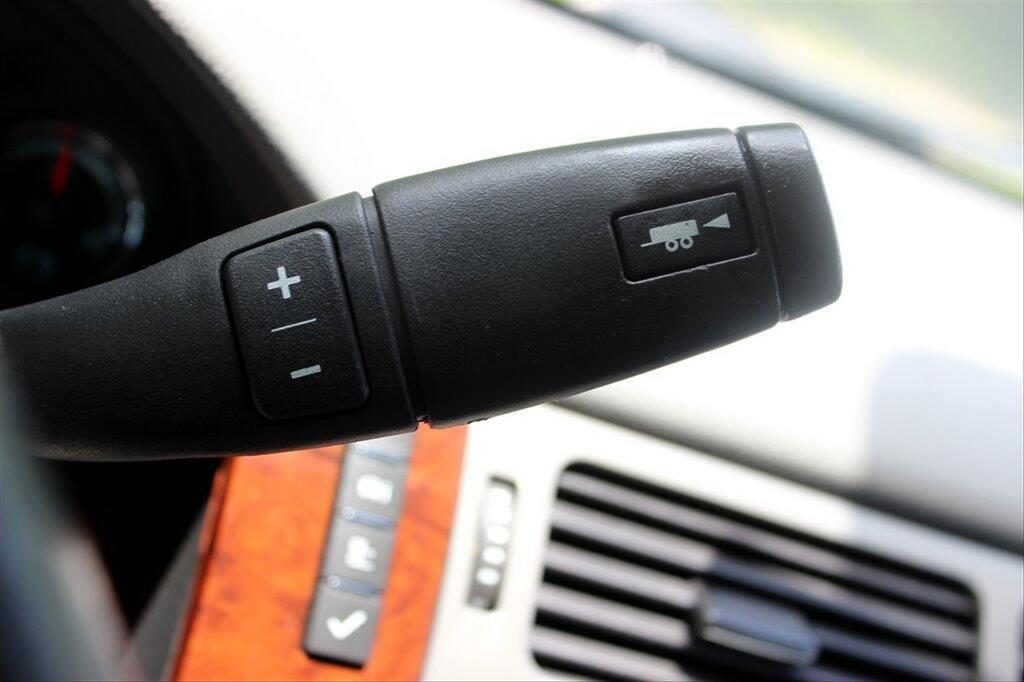 2014 Chevrolet Suburban LT 1500 photo