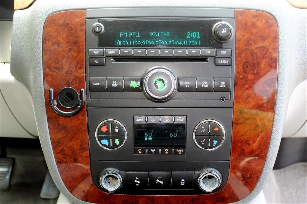 2014 Chevrolet Suburban LT 1500 photo