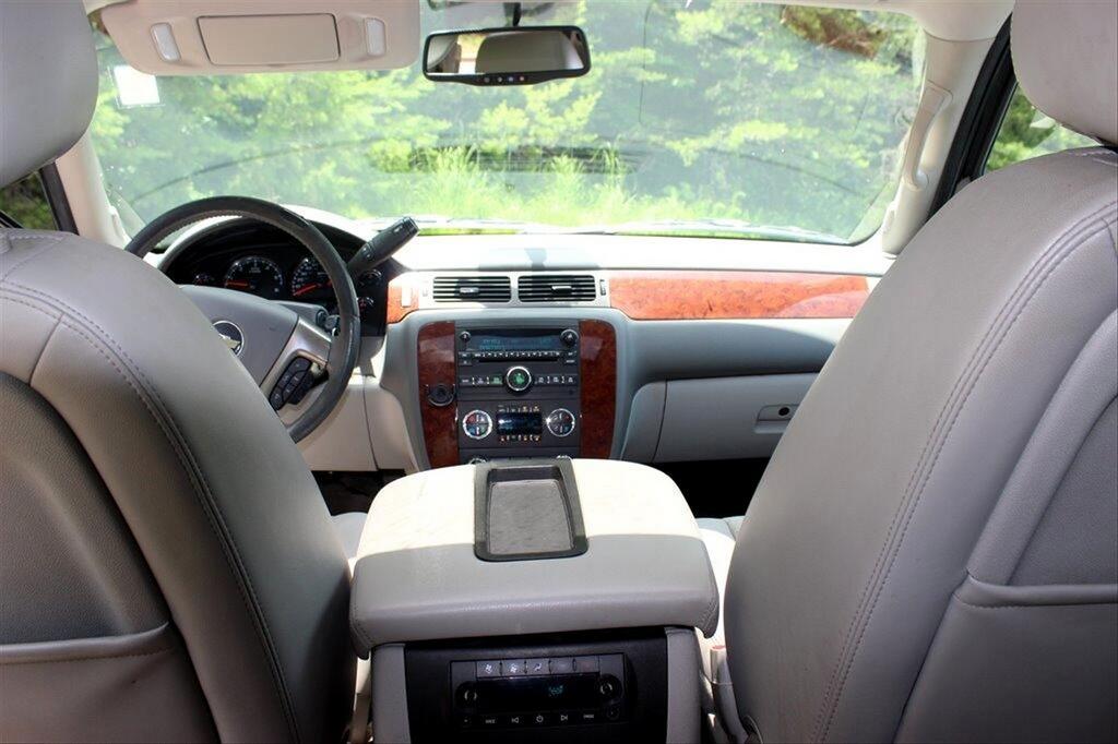 2014 Chevrolet Suburban LT 1500 photo