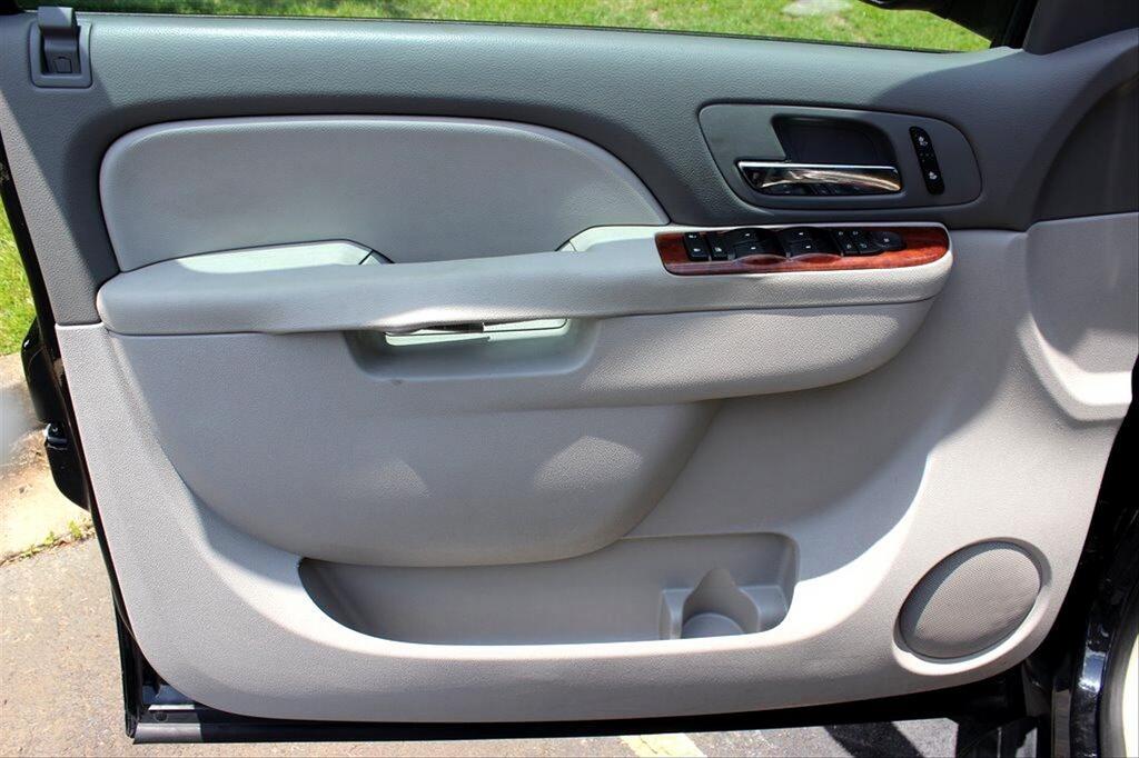 2014 Chevrolet Suburban LT 1500 photo
