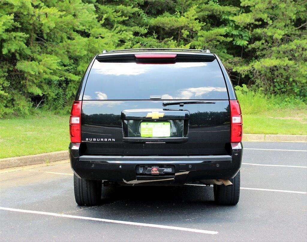 2014 Chevrolet Suburban LT 1500 photo