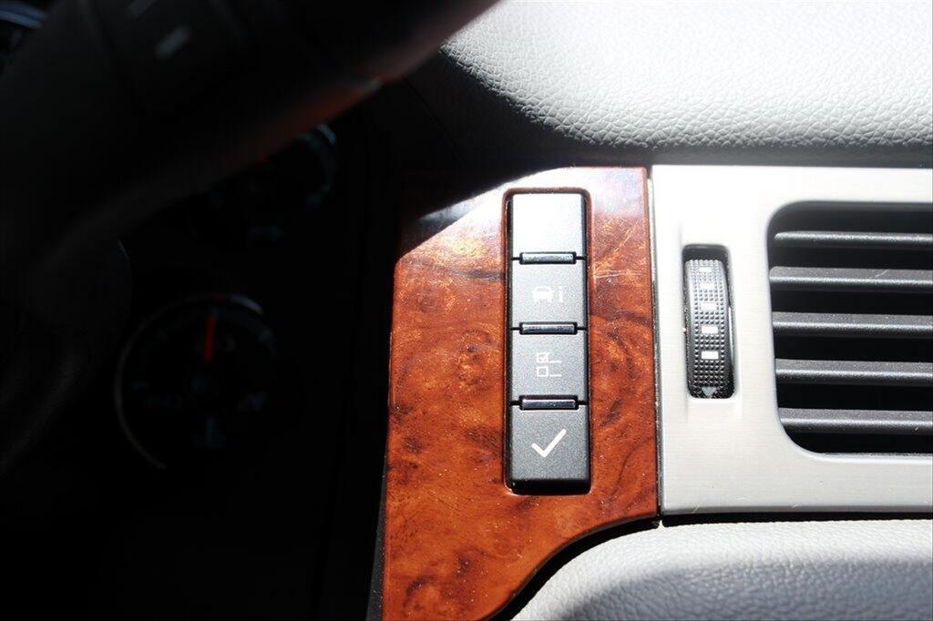 2014 Chevrolet Suburban LT 1500 photo