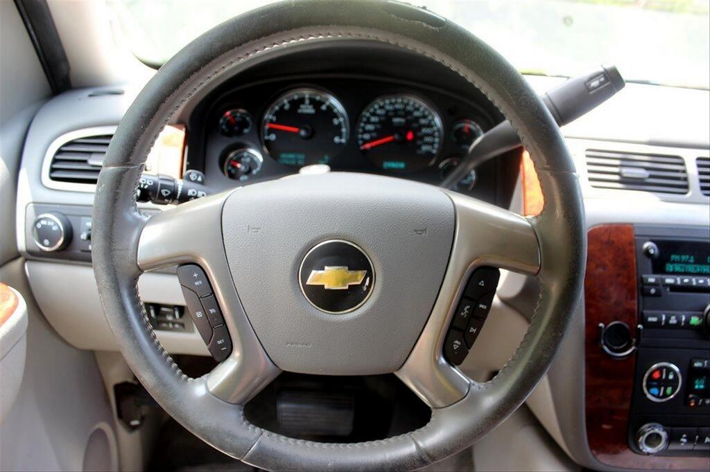 2014 Chevrolet Suburban LT 1500 photo