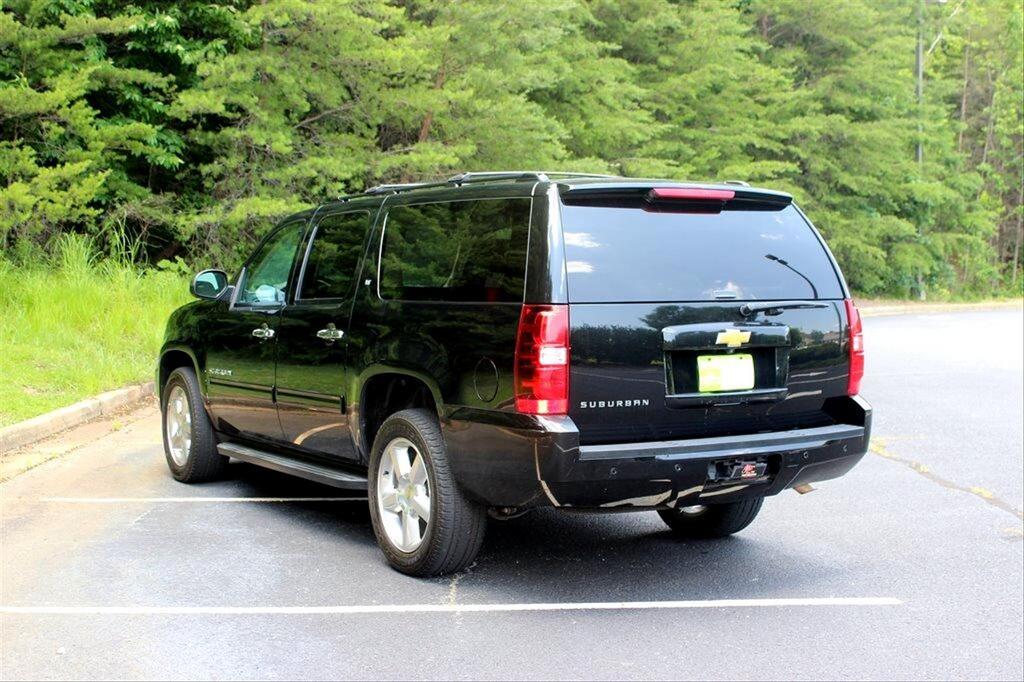 2014 Chevrolet Suburban LT 1500 photo
