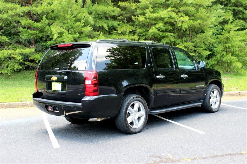 2014 Chevrolet Suburban LT 1500 photo