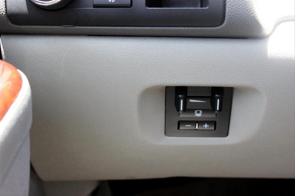 2014 Chevrolet Suburban LT 1500 photo