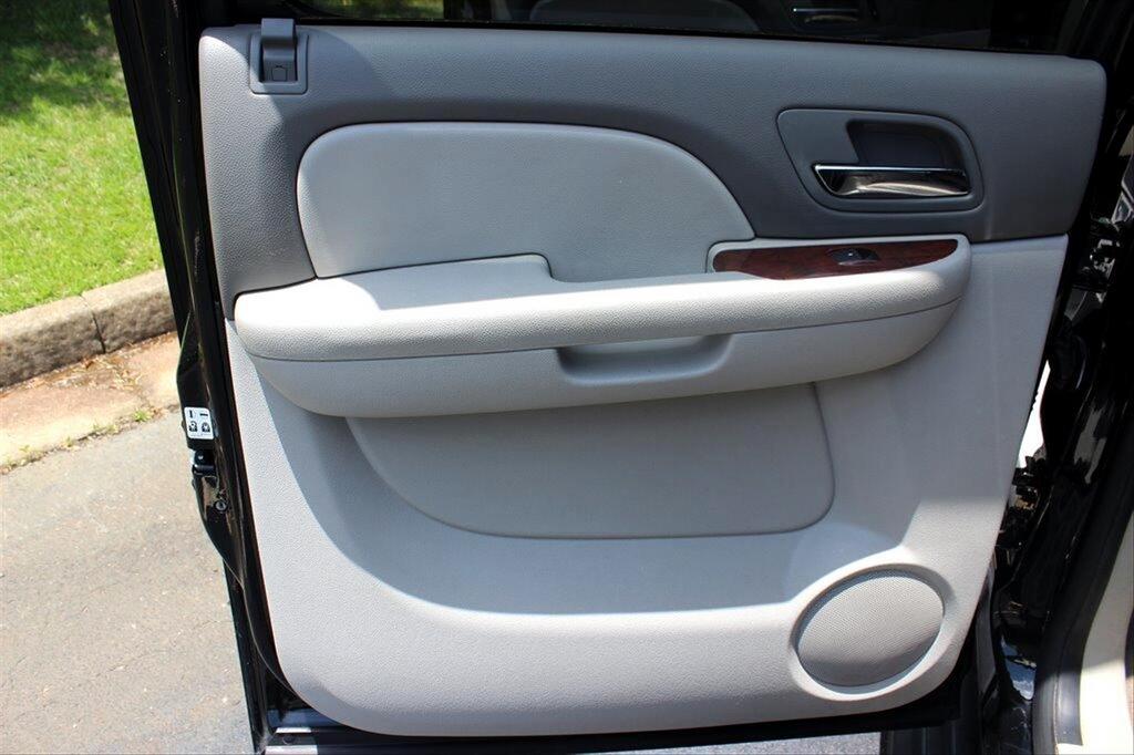 2014 Chevrolet Suburban LT 1500 photo