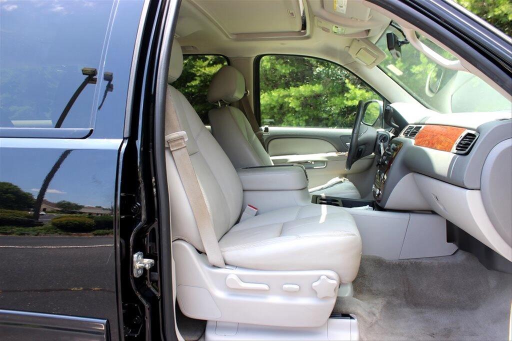 2014 Chevrolet Suburban LT 1500 photo