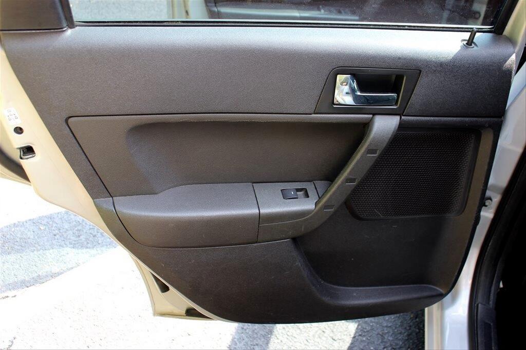 2008 Ford Focus SE photo