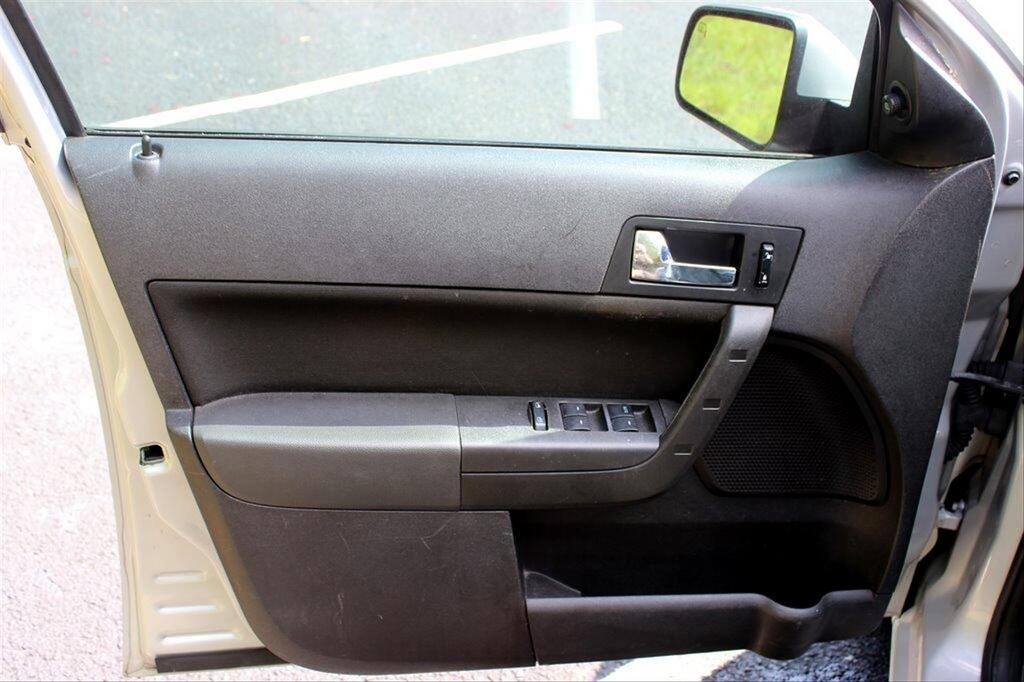 2008 Ford Focus SE photo