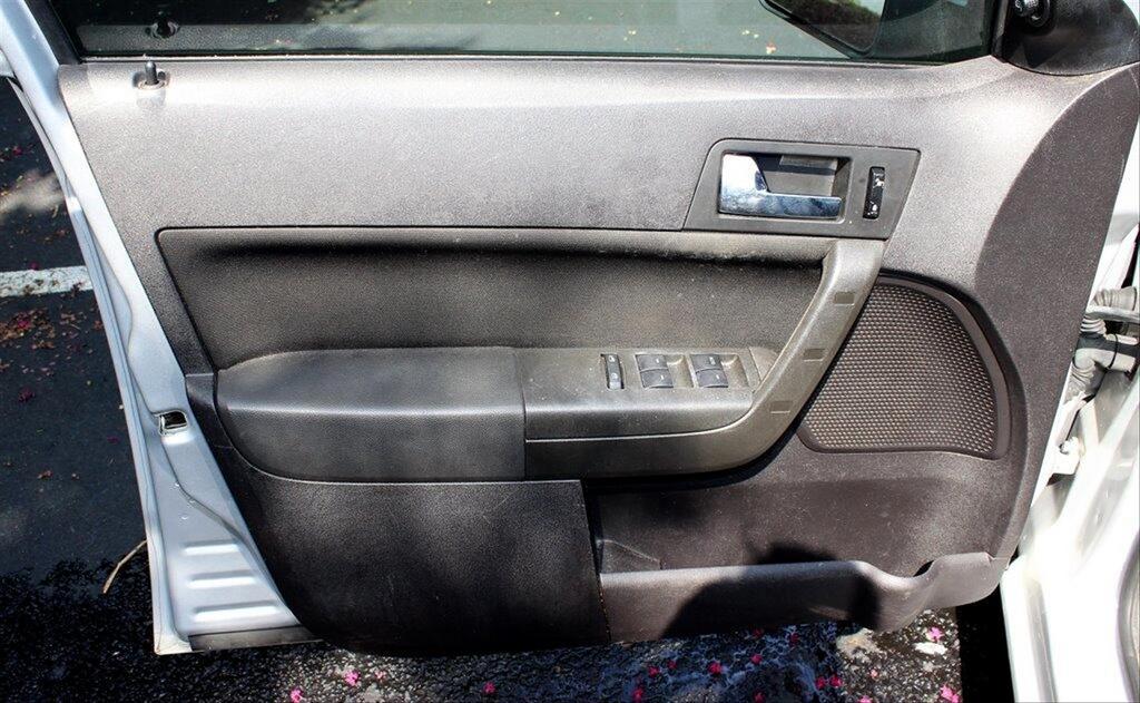 2008 Ford Focus SE photo
