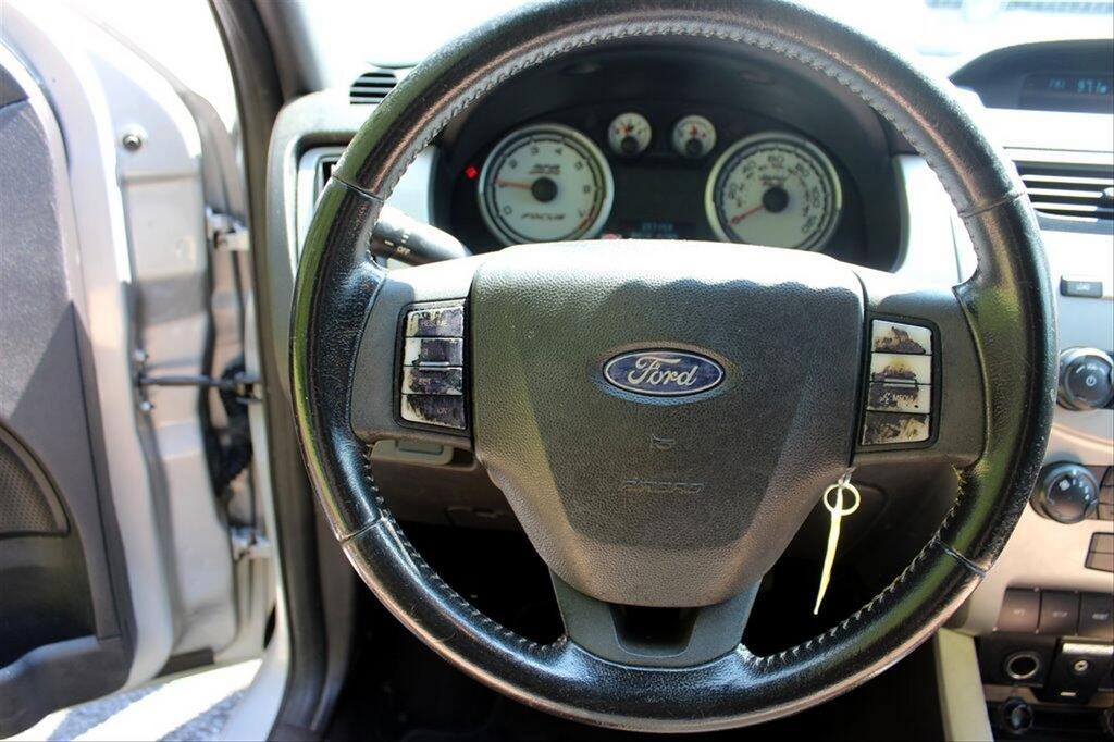 2008 Ford Focus SE photo
