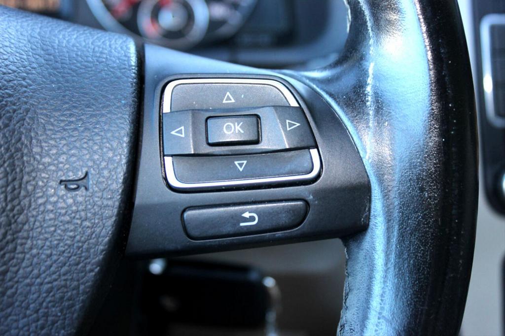 2010 Volkswagen Eos - $9,595