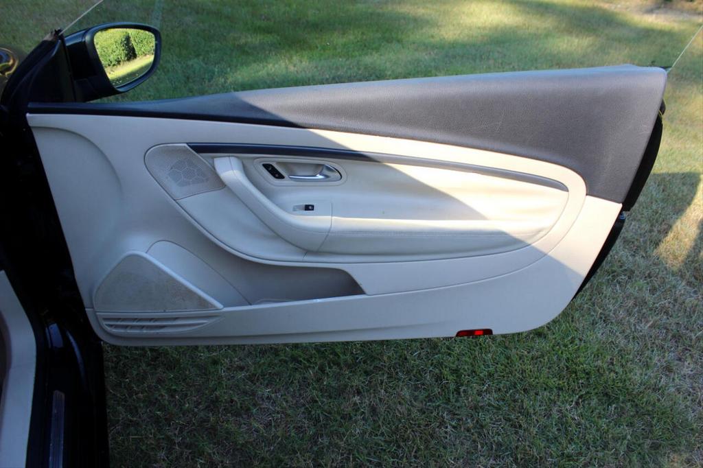 2010 Volkswagen Eos - $9,595