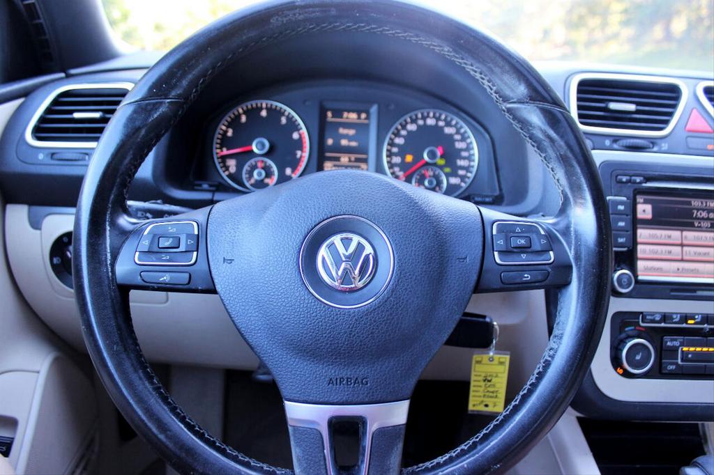 2010 Volkswagen Eos - $9,595