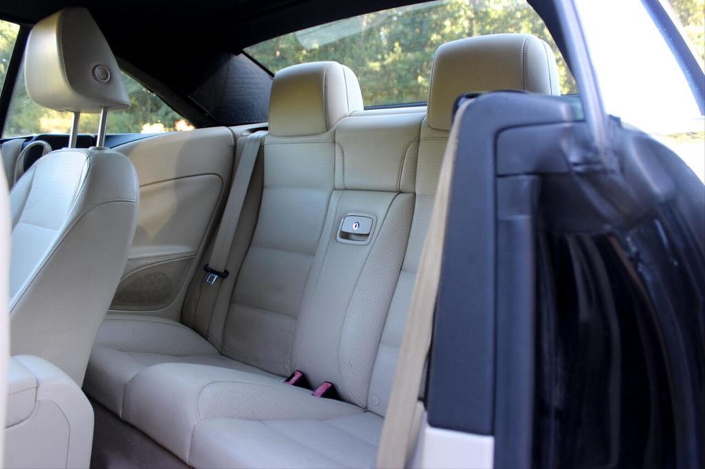 2010 Volkswagen Eos - $9,595