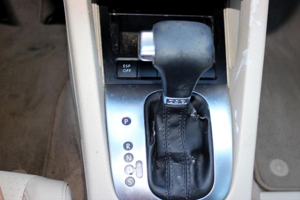 2010 Volkswagen Eos - $9,595