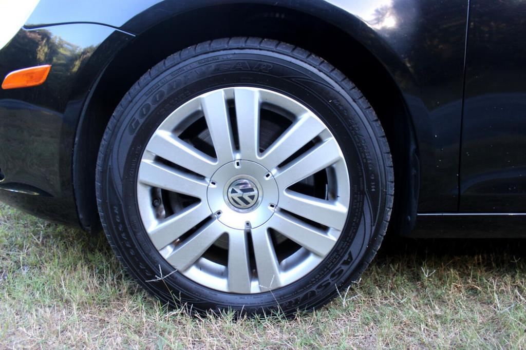 2010 Volkswagen Eos - $9,595