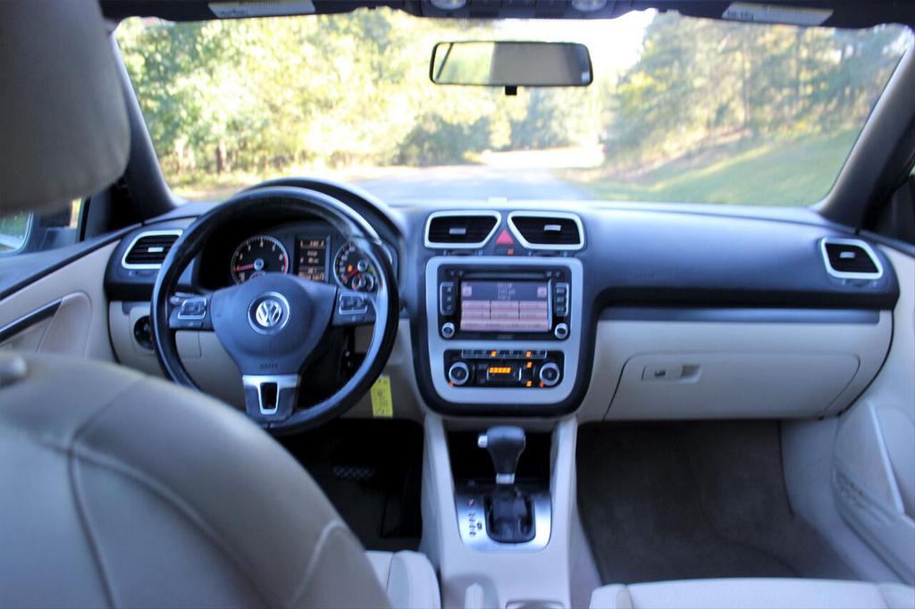 2010 Volkswagen Eos - $9,595