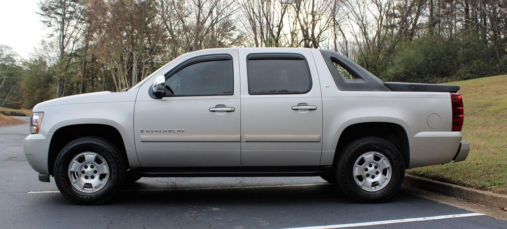 2007 Chevrolet Avalanche - $10,995