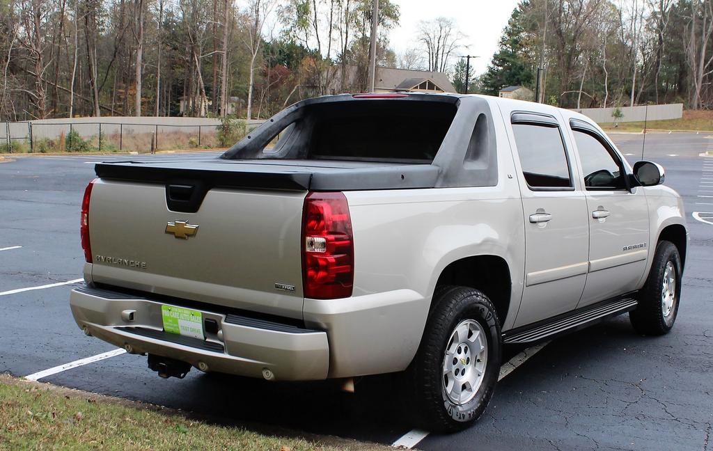2007 Chevrolet Avalanche - $10,995