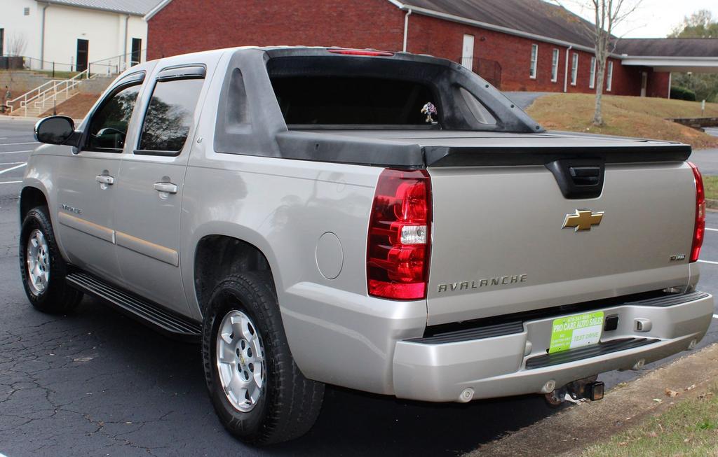 2007 Chevrolet Avalanche - $10,995