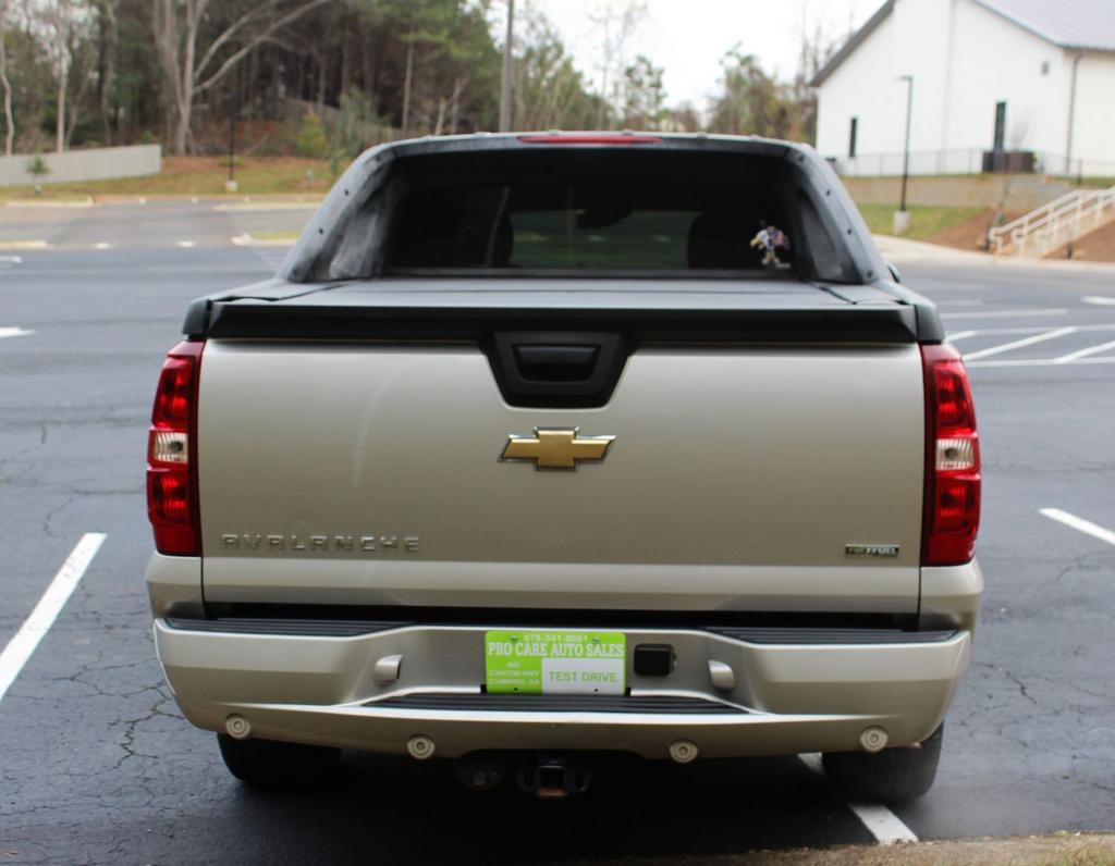 2007 Chevrolet Avalanche - $10,995