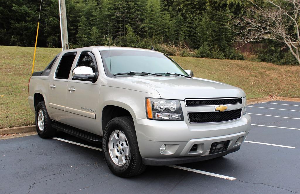 2007 Chevrolet Avalanche - $10,995