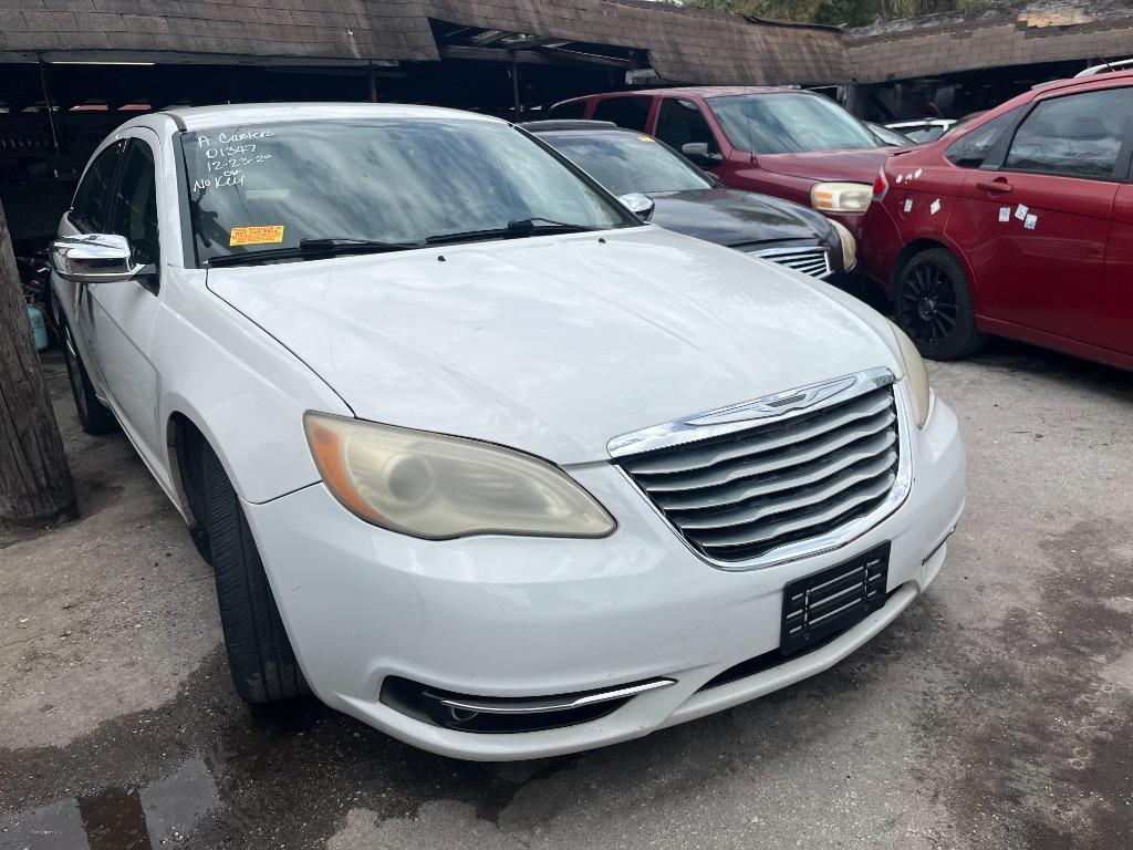 2013 Chrysler 200 - $2,250