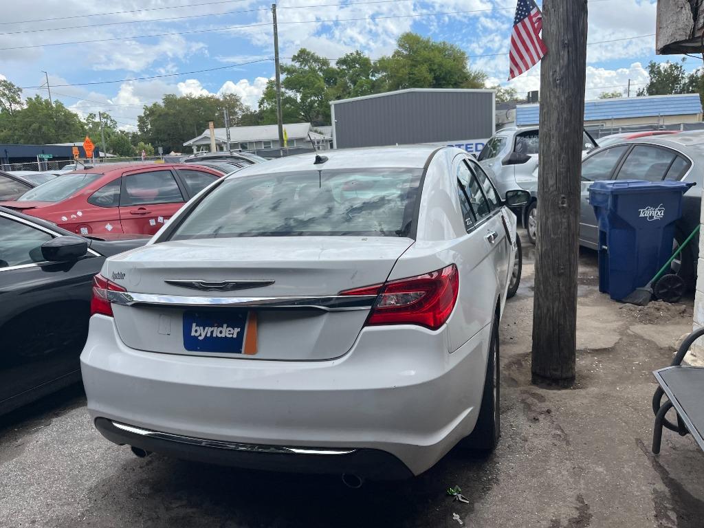 2013 Chrysler 200 - $2,250