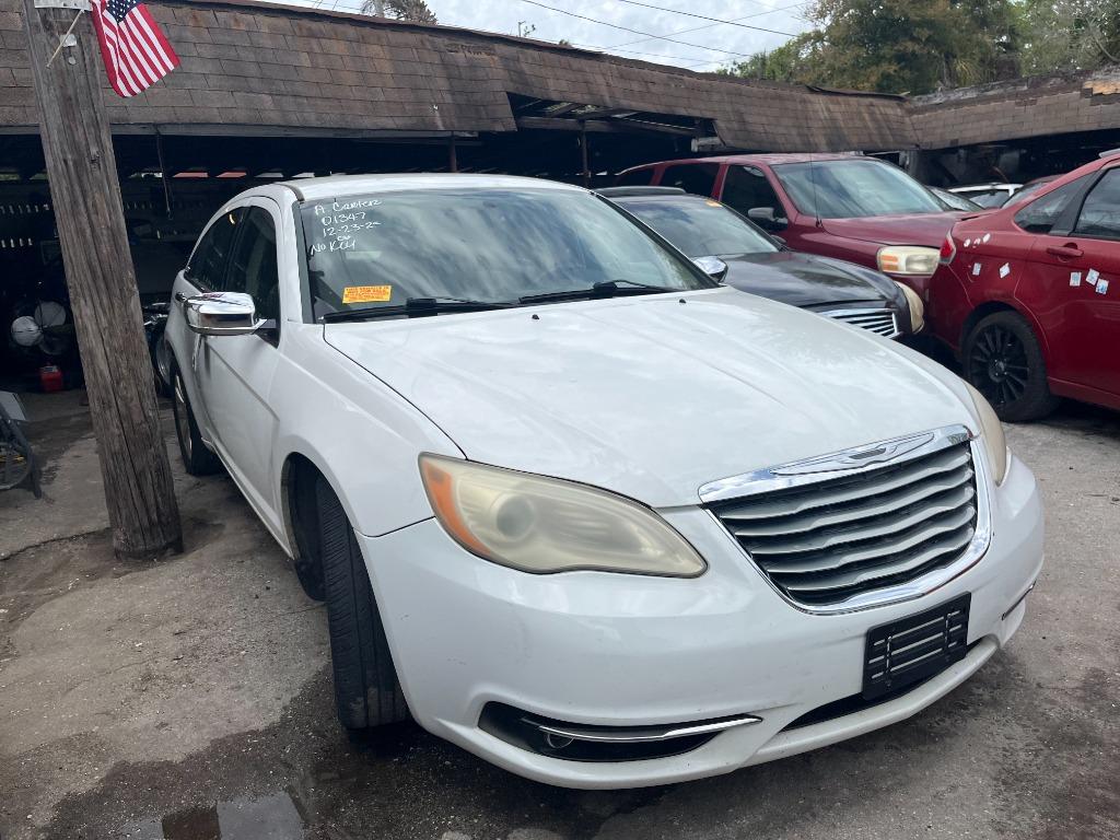 2013 Chrysler 200 - $2,250