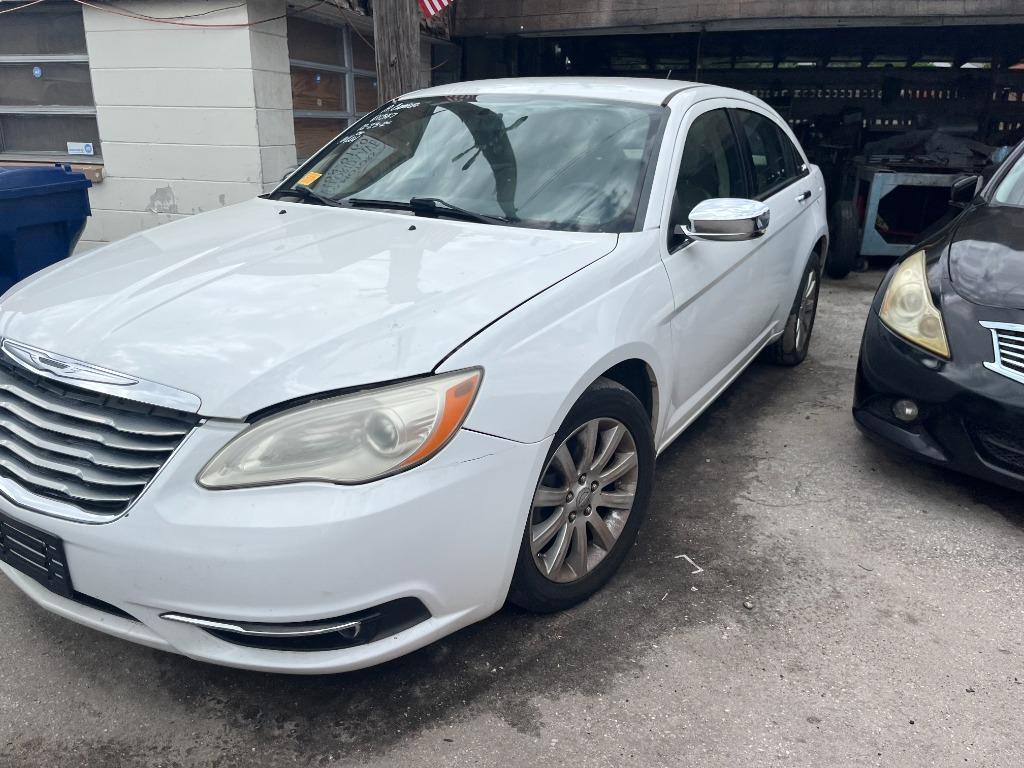 2013 Chrysler 200 - $2,250