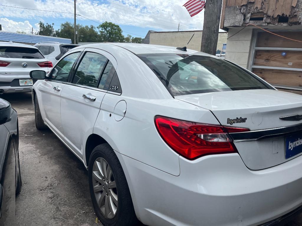 2013 Chrysler 200 - $2,250